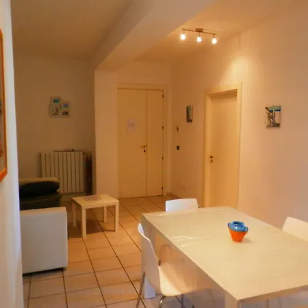 Al Di La Del Mare Apartment